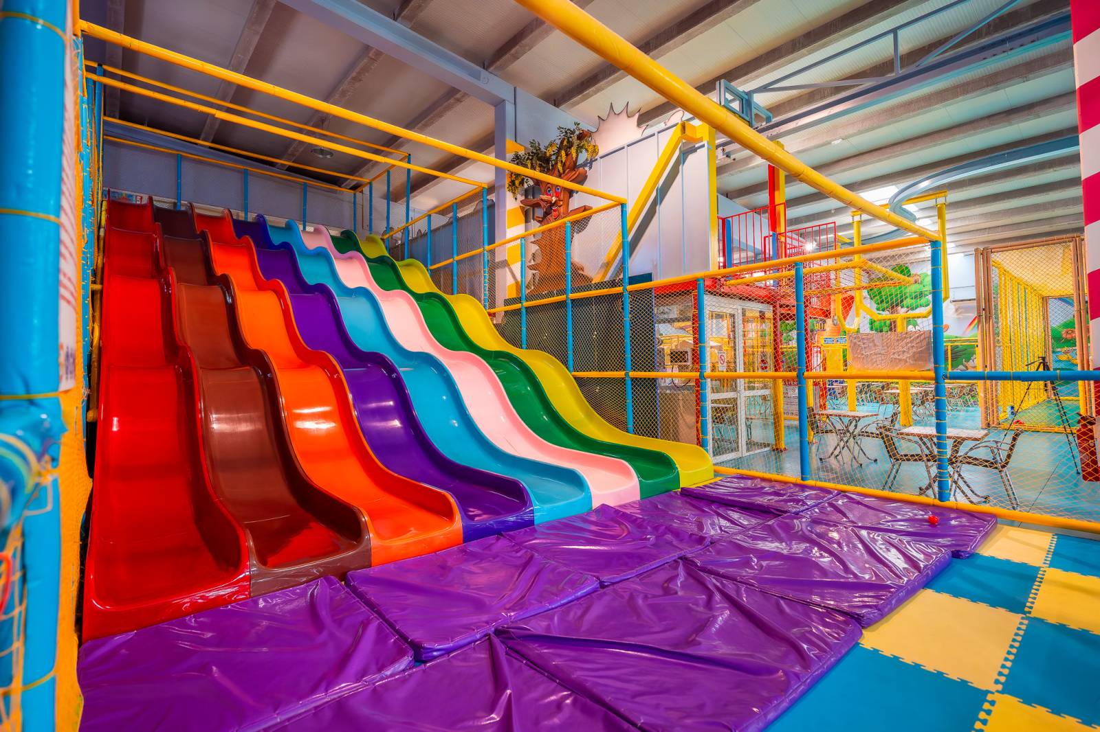 Réservation d'une sortie en famille dans notre parc d'attraction couvert : idéal par temps de pluie pour un divertissement assuré Béziers dans l'Hérault 34