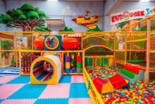 Notre zone d'activité pour ce service Plonger dans l'aventure avec notre parcours aventure indoor conçu spécialement pour les enfants jusqu'à 13 ans