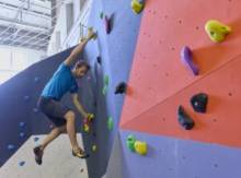 Notre zone d'activité pour ce service Exploration de notre mur d'escalade pour les petits : une activité stimulante pour encourager l'agilité des enfants